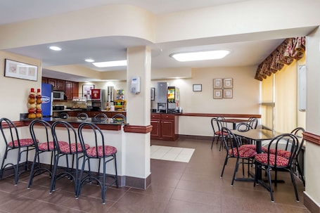 Free daily continental breakfast