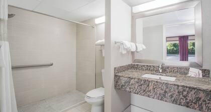 Ramada Hotel & Conference Center by Wyndham Edgewood