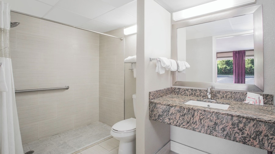 Ramada Hotel & Conference Center by Wyndham Edgewood
