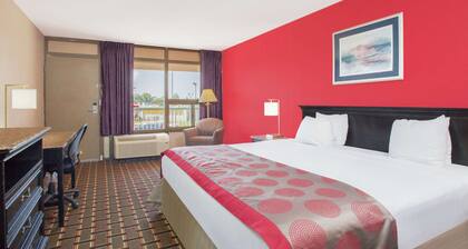 Ramada Hotel & Conference Center by Wyndham Edgewood