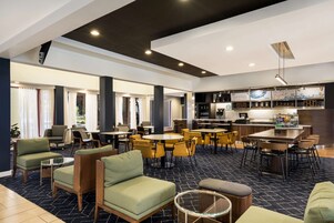 Se sirven desayunos y cocina americana