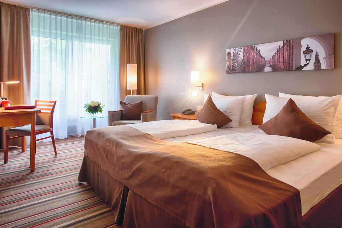 Comfort Room | Hypo-allergenic bedding, in-room safe, soundproofing, iron/ironing board