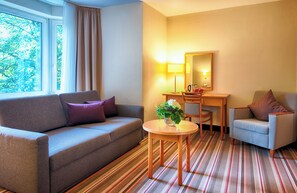 Hypo-allergenic bedding, in-room safe, soundproofing, iron/ironing board - Leonardo Hotel Hamburg Airport (Hamburg)