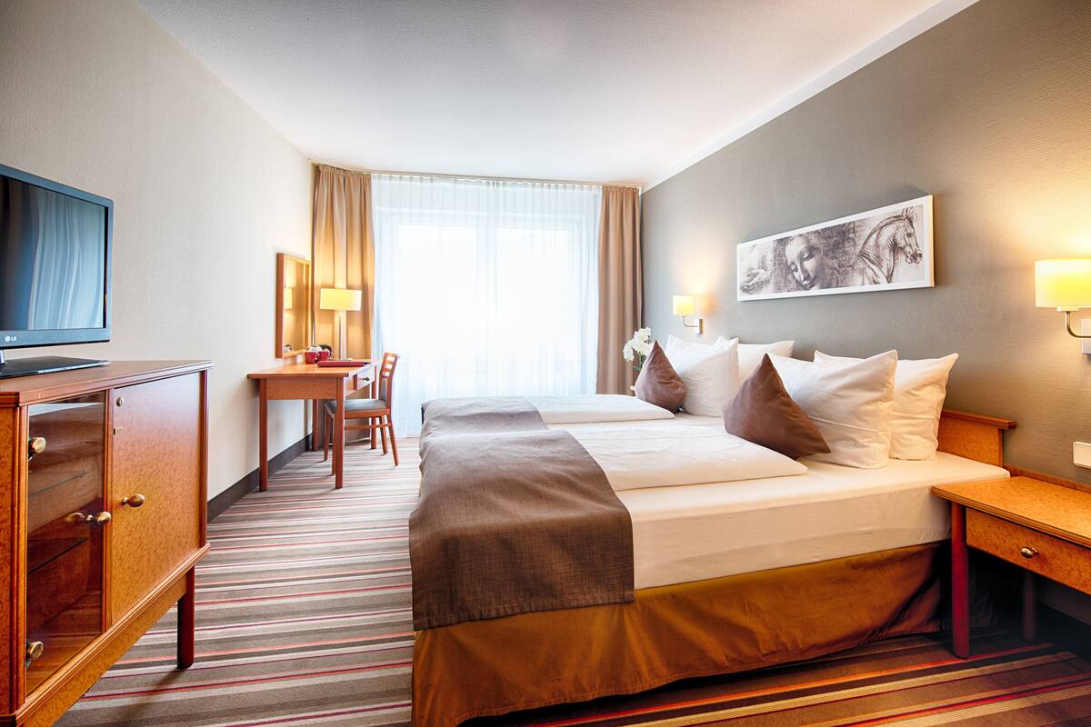 Superior Room | Hypo-allergenic bedding, in-room safe, soundproofing, iron/ironing board