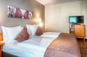 Habitación Confort | Ropa de cama hipoalergénica, caja fuerte, sistema de insonorización