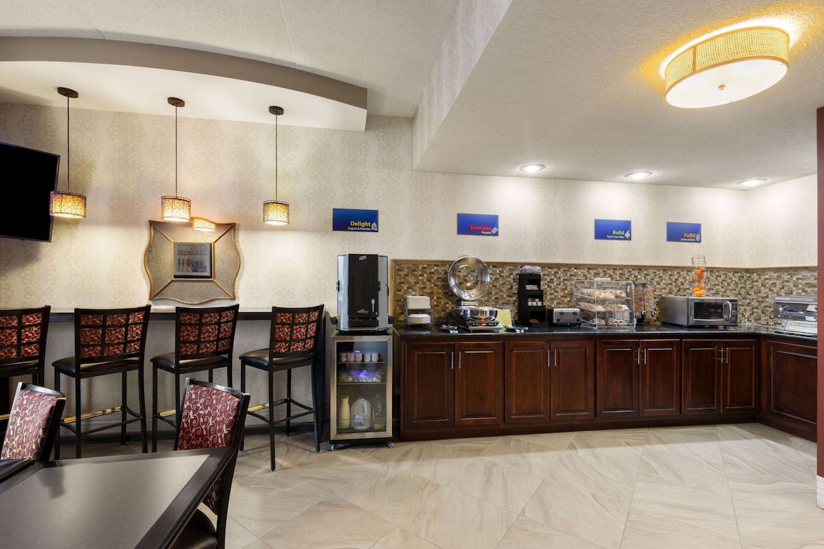 free daily continental breakfast