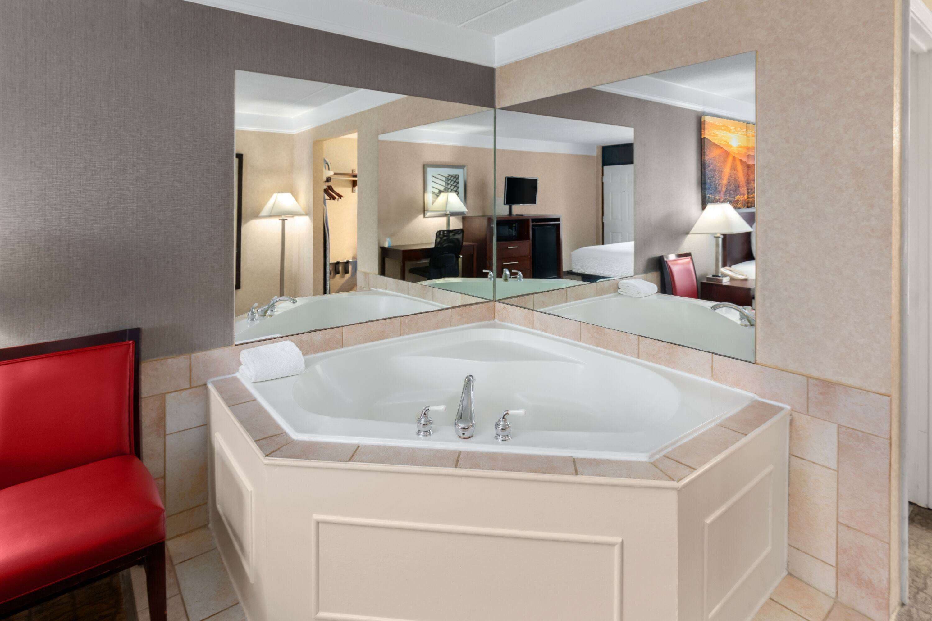 premier room, 1 king bed, non smoking | jetted bathtub