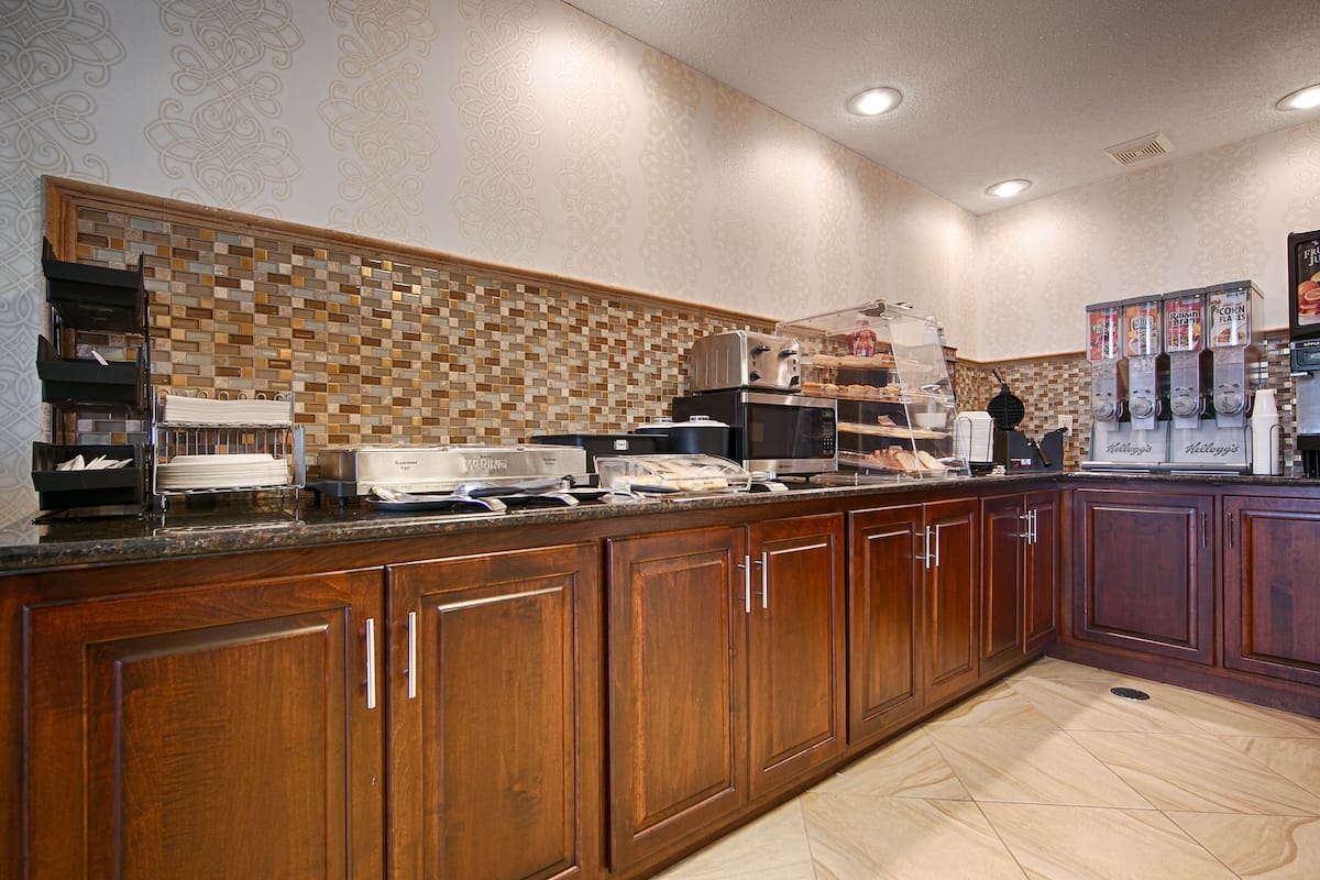 free daily continental breakfast