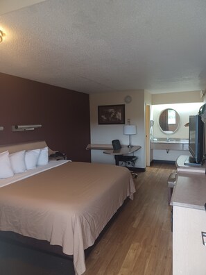 Superior Room, 1 King Bed, Non Smoking | In-room safe, blackout drapes, free WiFi, bed sheets