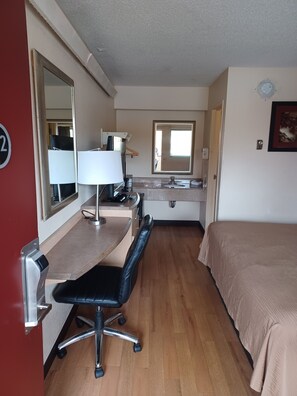 Habitación estándar, 1 cama King size, con acceso para personas discapacitadas, para no fumadores | Caja de seguridad en la habitación, cortinas blackout y wifi gratis