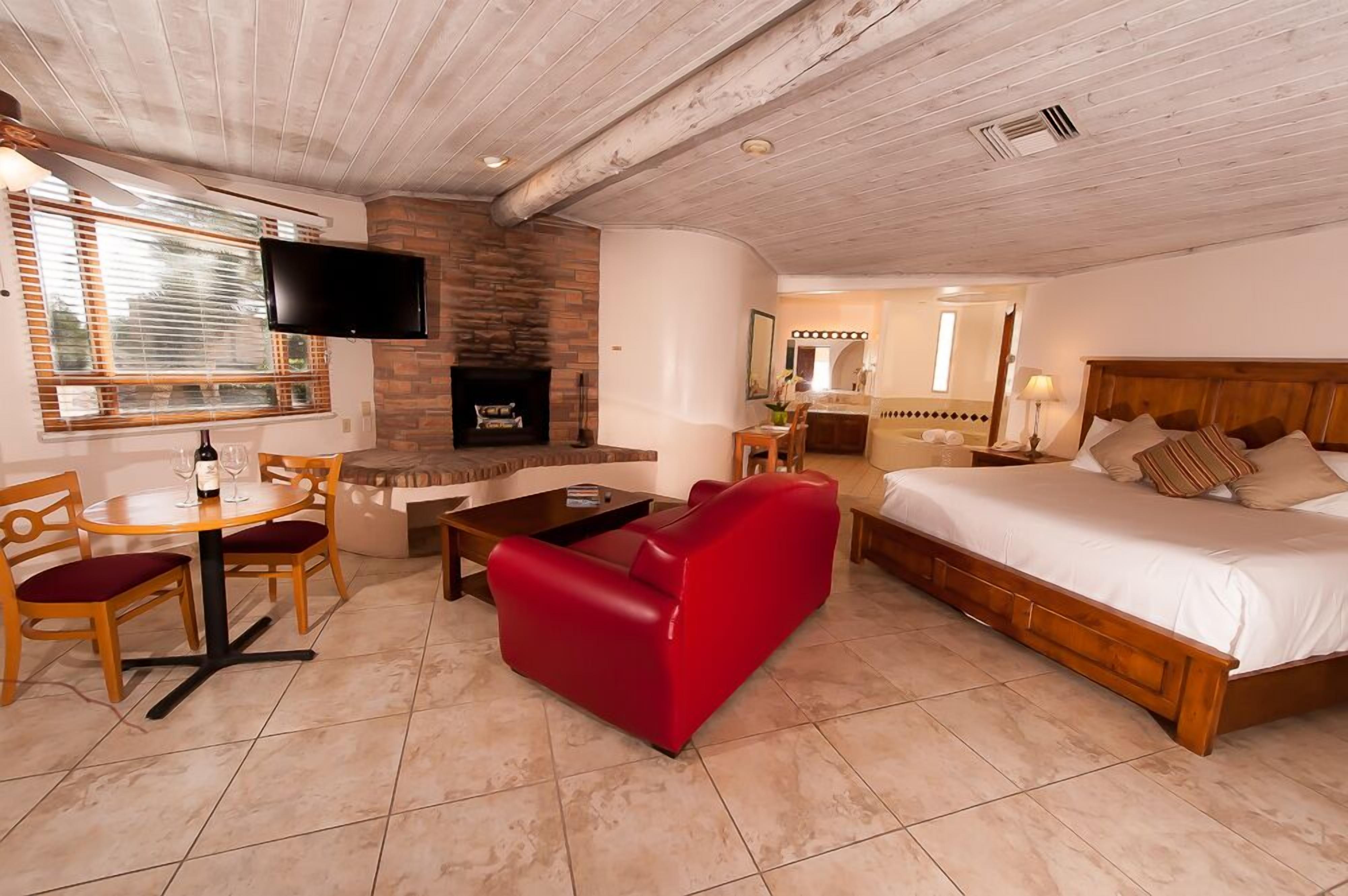 inwhirl spa casita | desk, iron/ironing board, cots/infant beds, rollaway beds