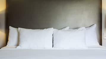 Standard Room, 1 King Bed | Egyptian cotton sheets, premium bedding, pillow-top beds, in-room safe
