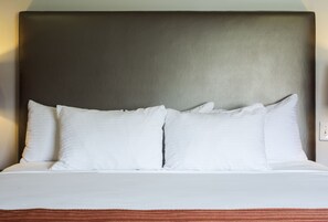 Standard Room, 1 King Bed | Egyptian cotton sheets, premium bedding, pillow-top beds, in-room safe