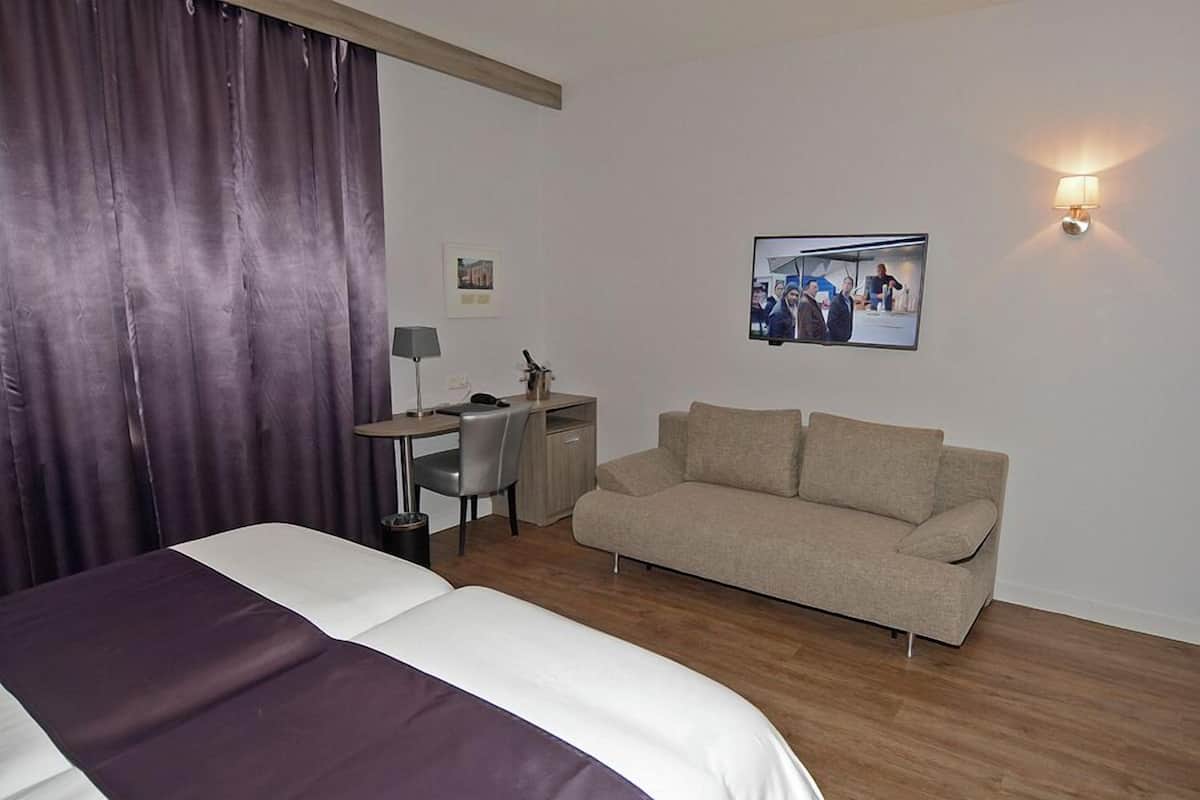 Standard Room, 2 Single Beds, Non Smoking (Shower Only;with Sofabed)