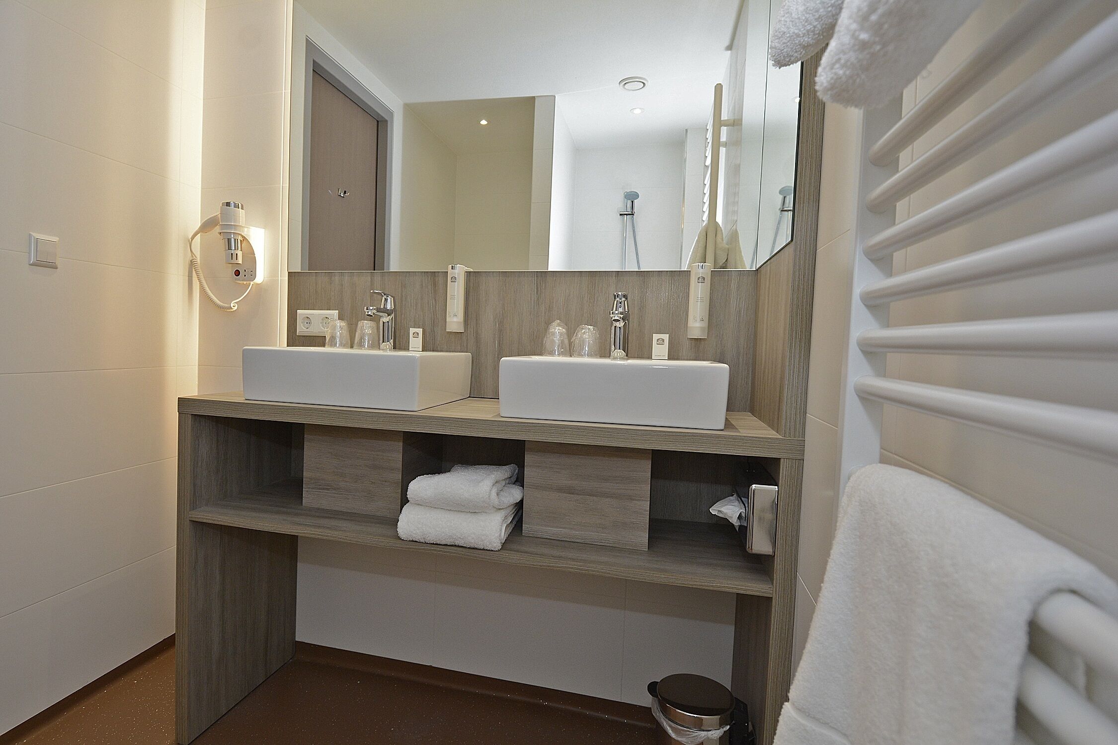 deluxe room, 1 king bed, non smoking | bathroom | free toiletries, hair dryer, towels, soap