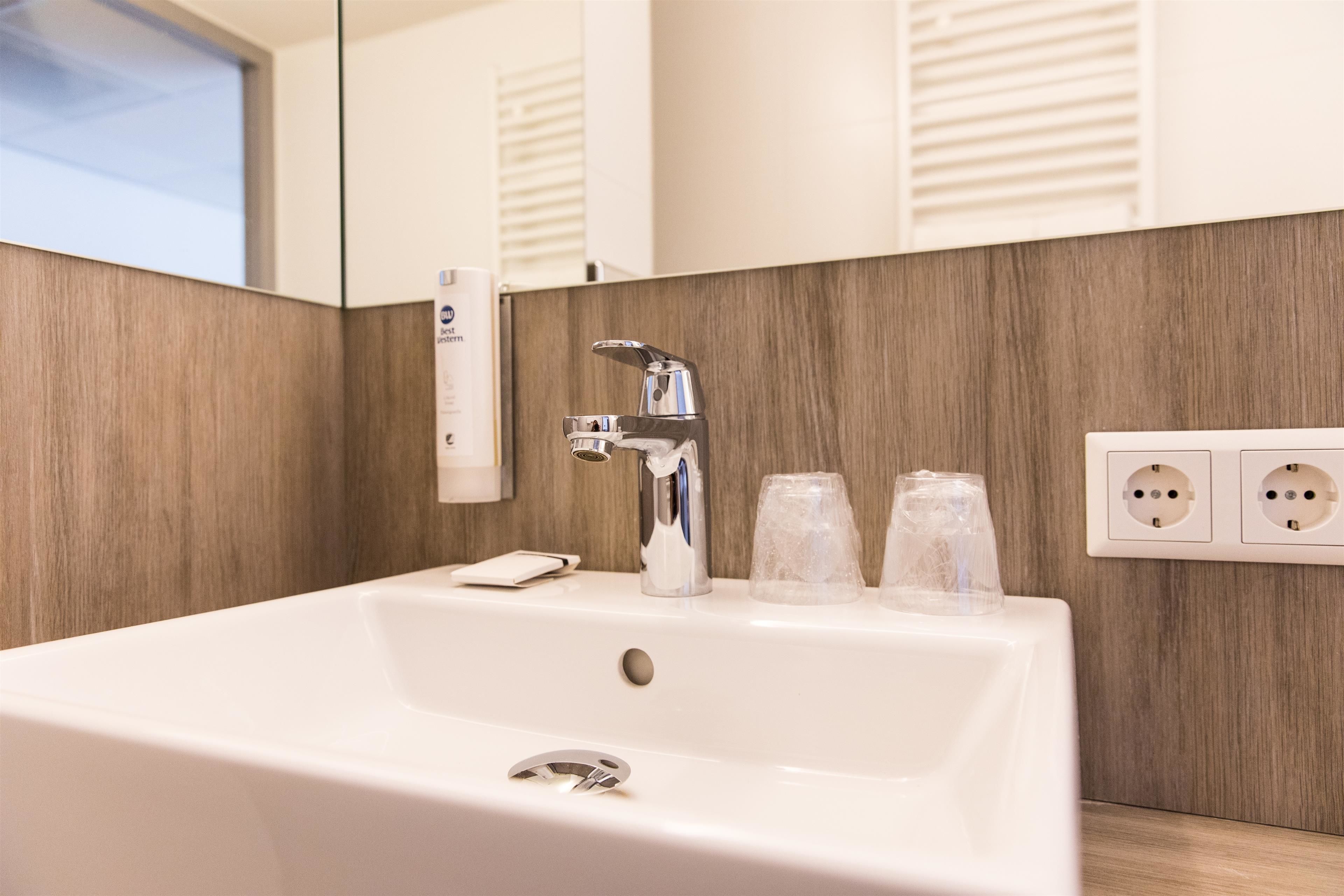 1 bedroom, premium bedding, in-room safe, desk