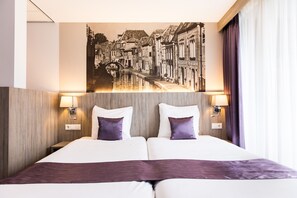 1 bedroom, premium bedding, in-room safe, desk
