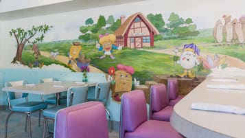 2 restaurants, dinner served, American cuisine