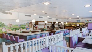 2 restauranter, middag serveres