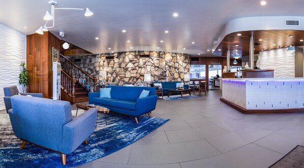 Lobby sitting area - Kings Inn San Diego (San Diego)