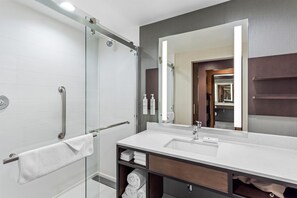 Bathroom shower - Hilton Garden Inn Corning Downtown (Corning)