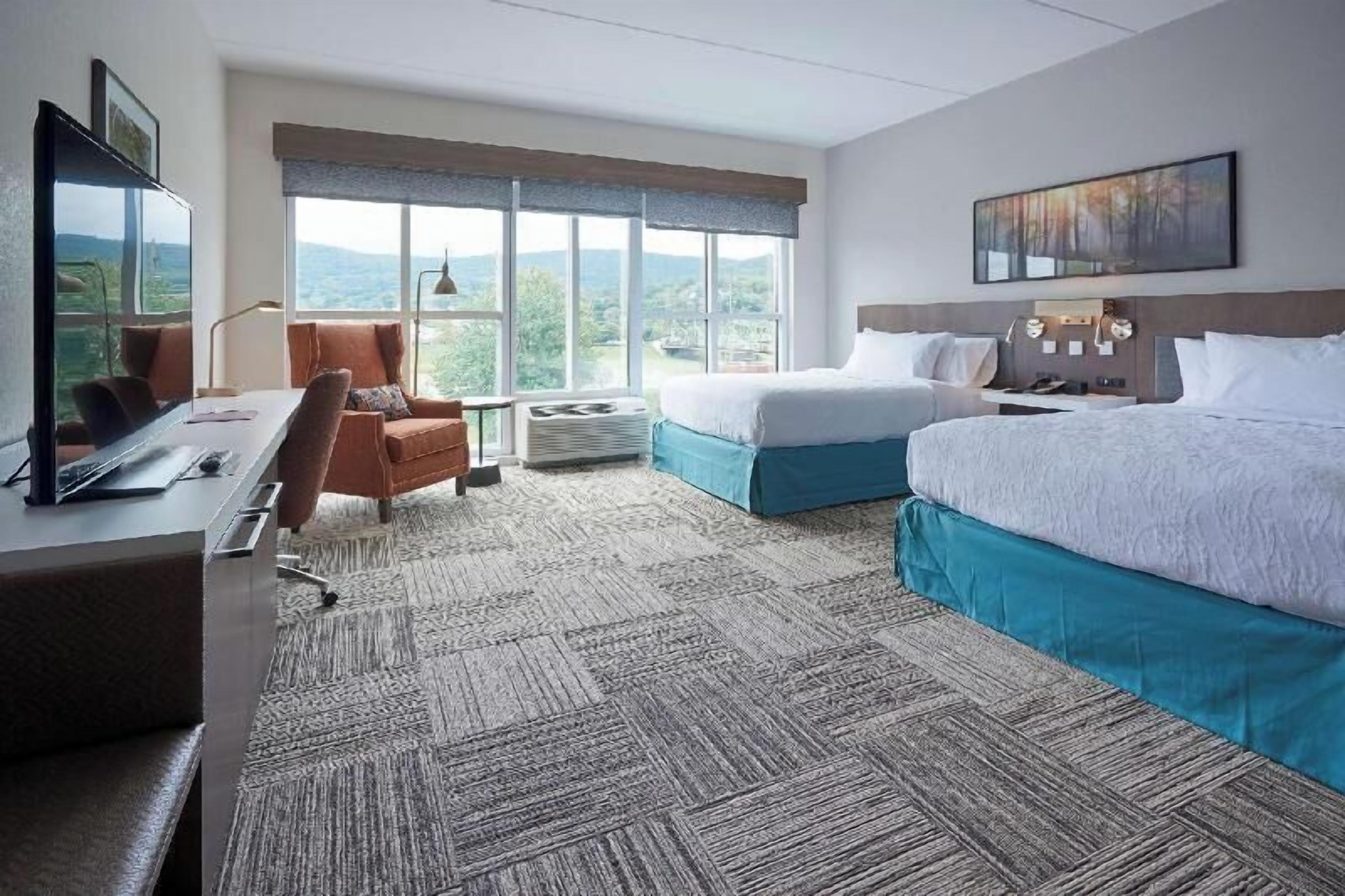Premium bedding, in-room safe, blackout drapes, iron/ironing board
