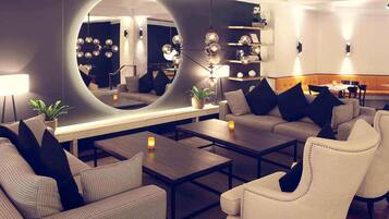 Breakfast, lunch, dinner served; Regional cuisine