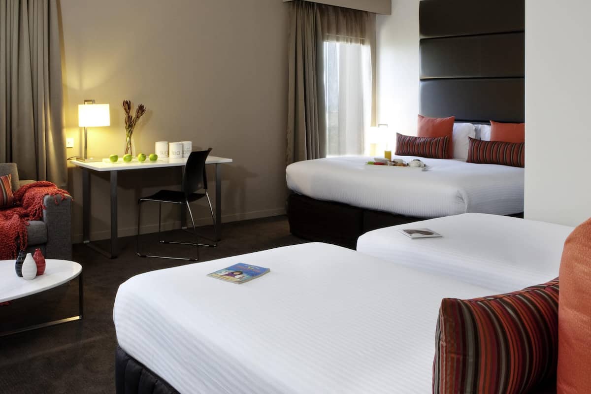 Family Room, Multiple Beds | 1 bedroom, minibar, in-room safe, desk