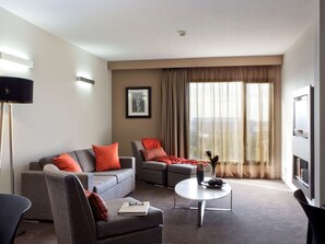 1 sovrum, minibar, värdeförvaringsskåp på rummet och skrivbord
