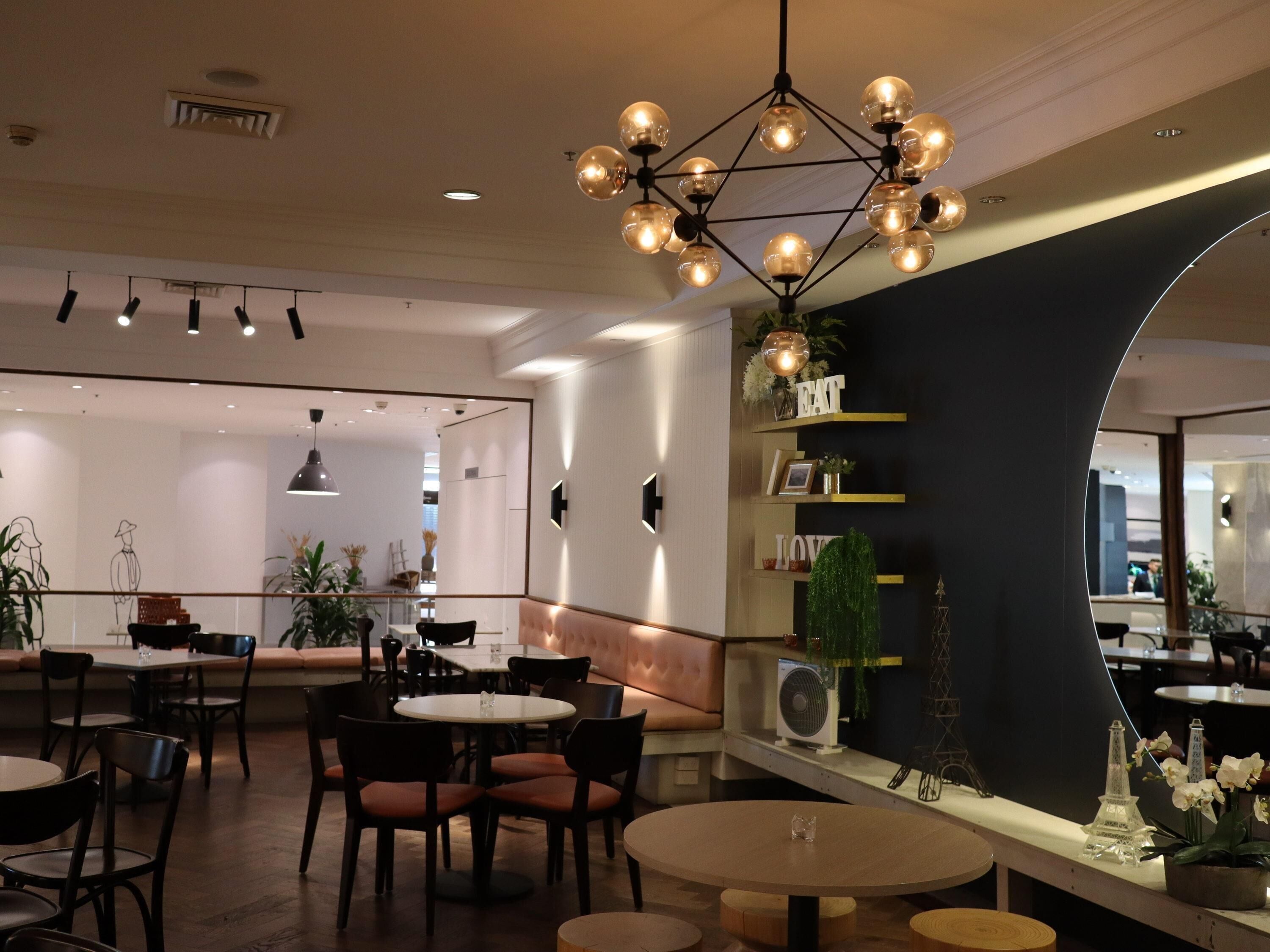 Lobby lounge