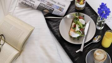 بوفيه فطور يوميًا بتكلفة قدرها (32 AUD للشخص)