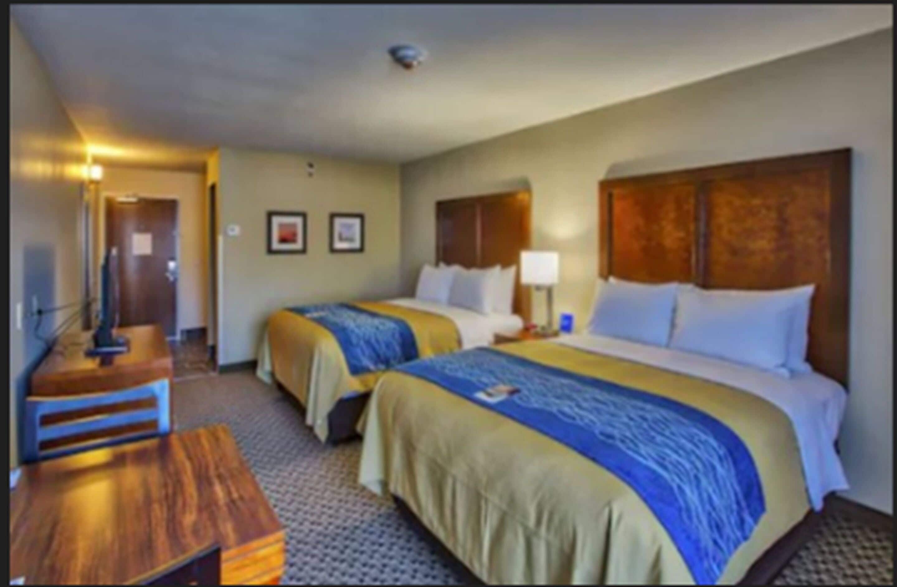 in-room safe, laptop workspace, iron/ironing board