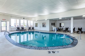 Indoor pool, sun loungers