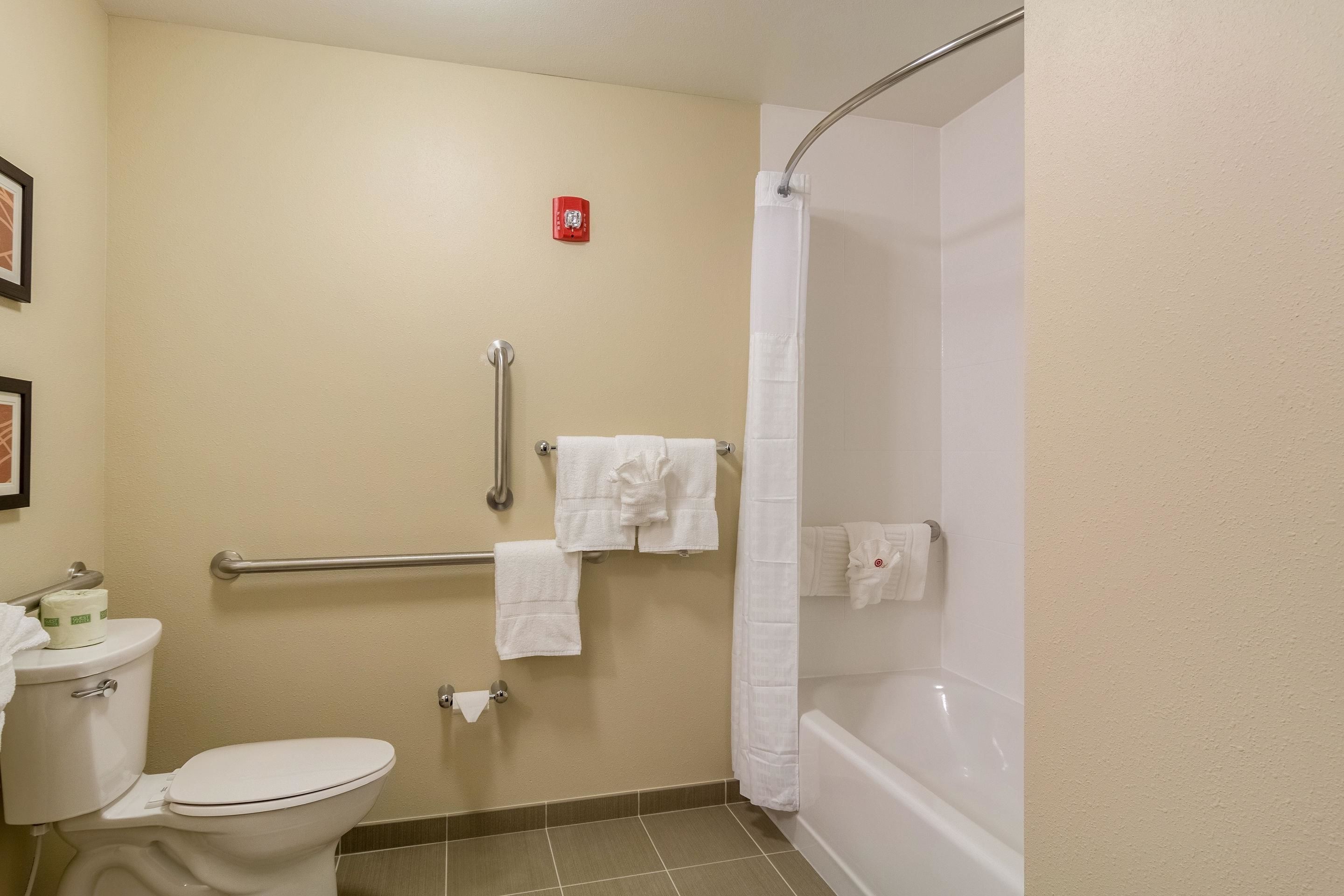combined shower/bathtub, free toiletries, hair dryer, towels
