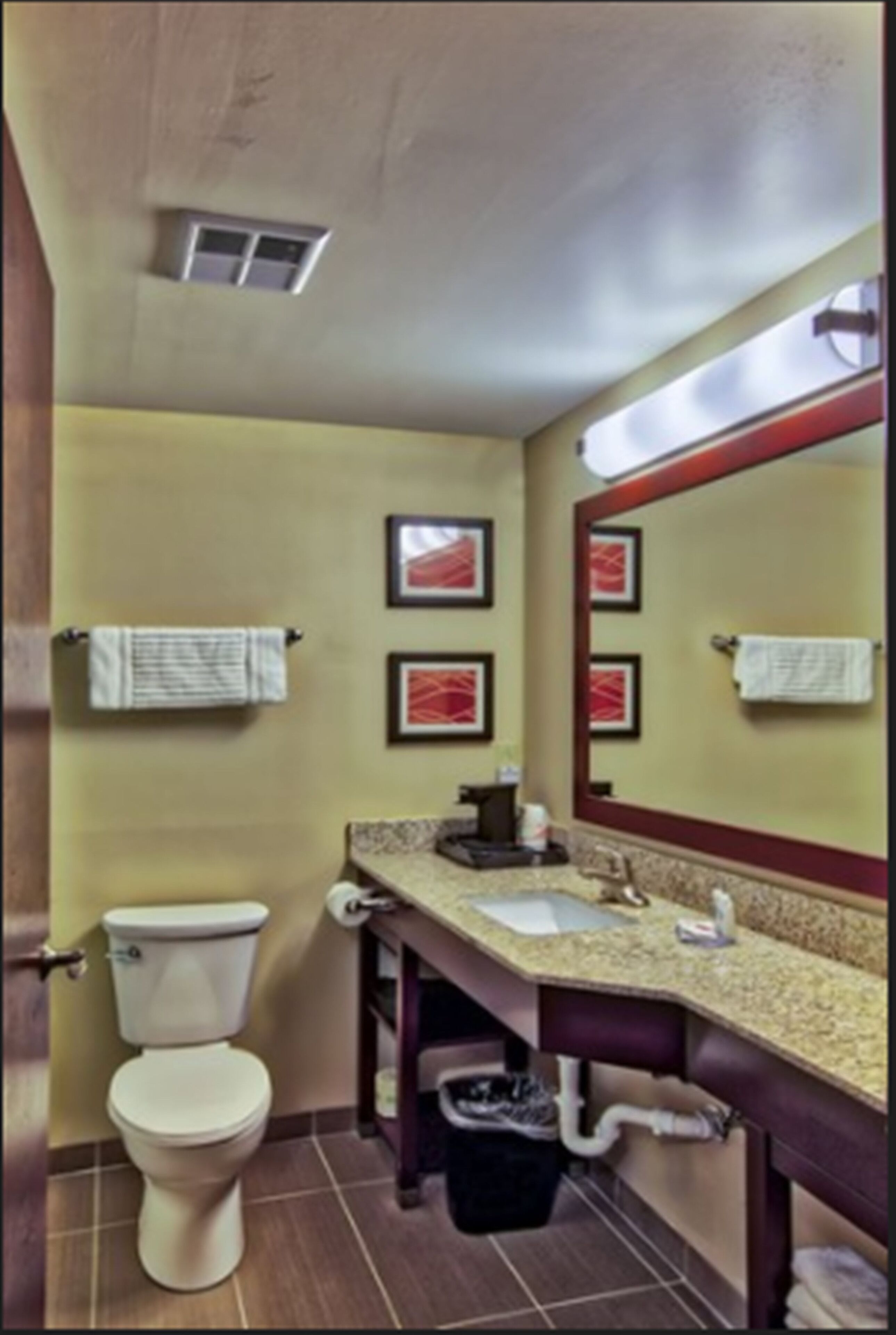 combined shower/bathtub, free toiletries, hair dryer, towels