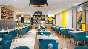 Breakfast and dinner served  - Holiday Inn London-Gatwick Airport by IHG (Horley)