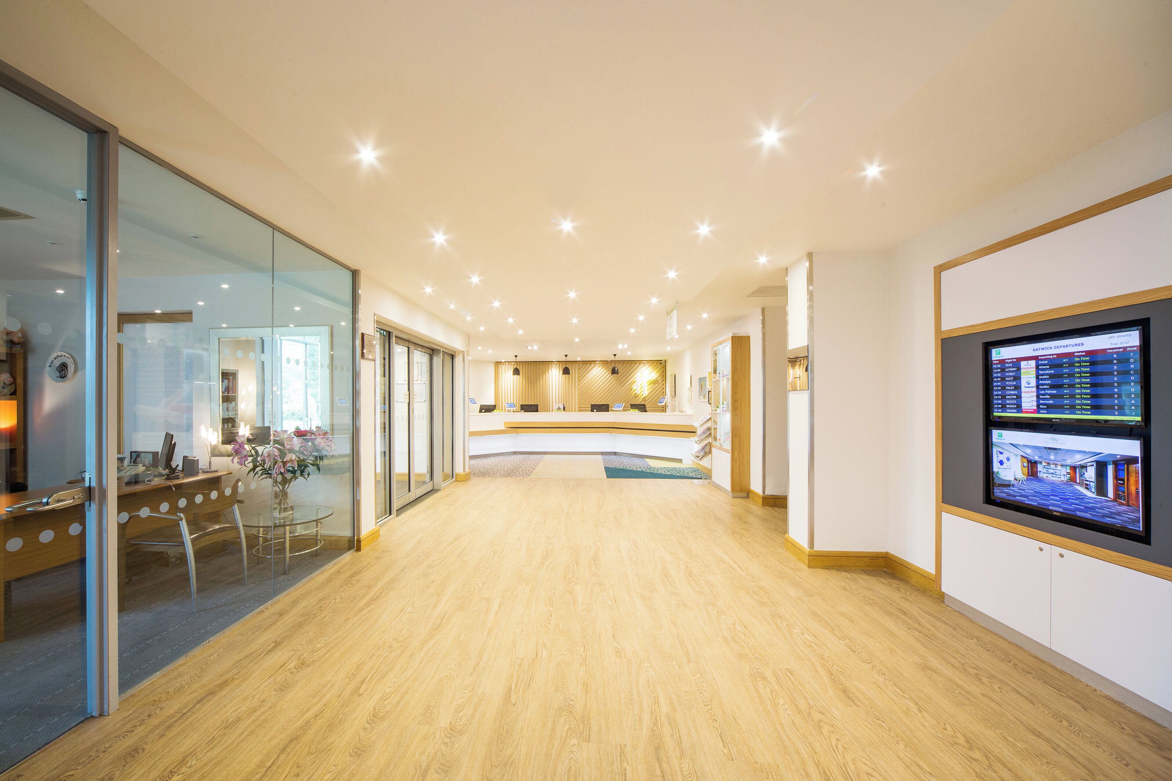 Photo - Holiday Inn London-Gatwick Airport by IHG