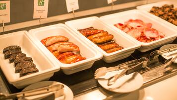 Sarapan Inggeris setiap hari (GBP 16.95 seorang)