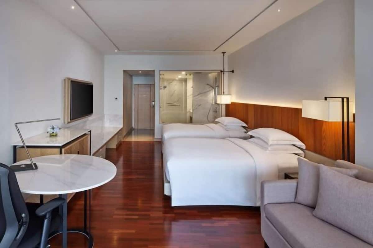 1 bedroom, minibar, in-room safe, blackout drapes