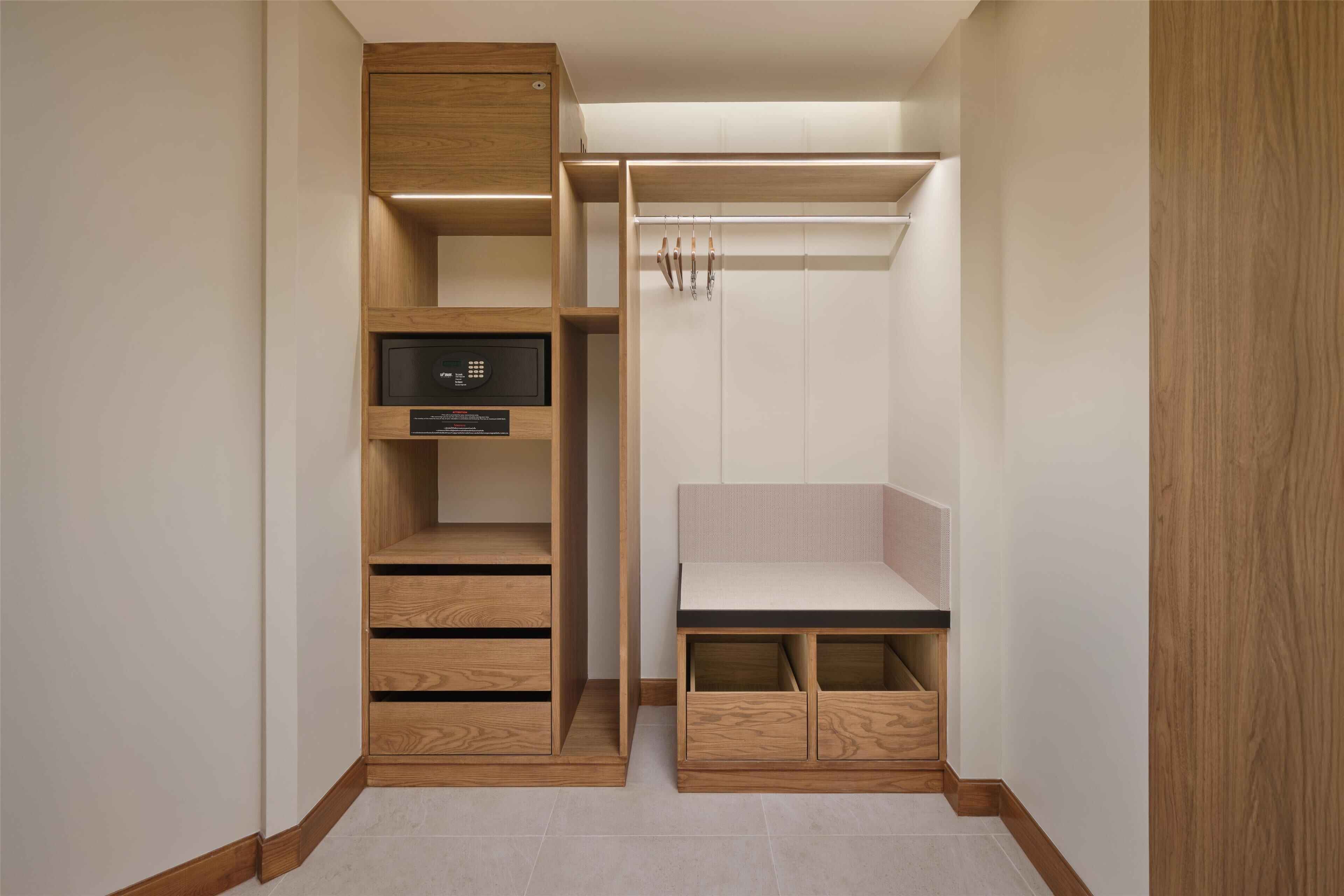 junior suite, 1 king bed, ocean view | 1 bedroom, minibar, in-room safe, blackout curtains