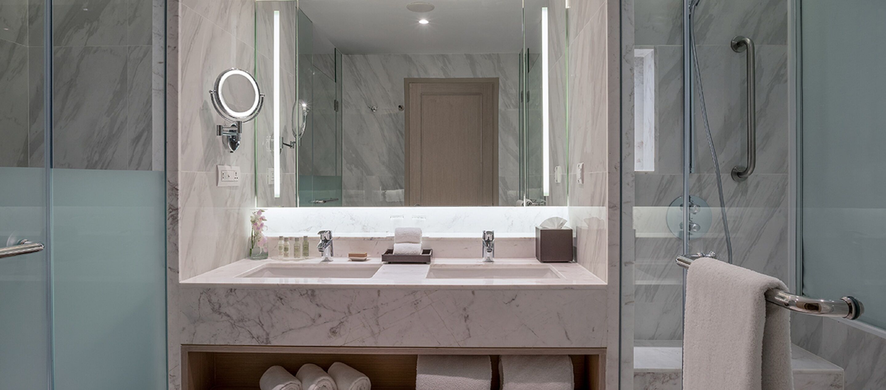 Habitación ejecutiva con 2 camas individuales, Acceso al salón del club, vistas al mar | Baño