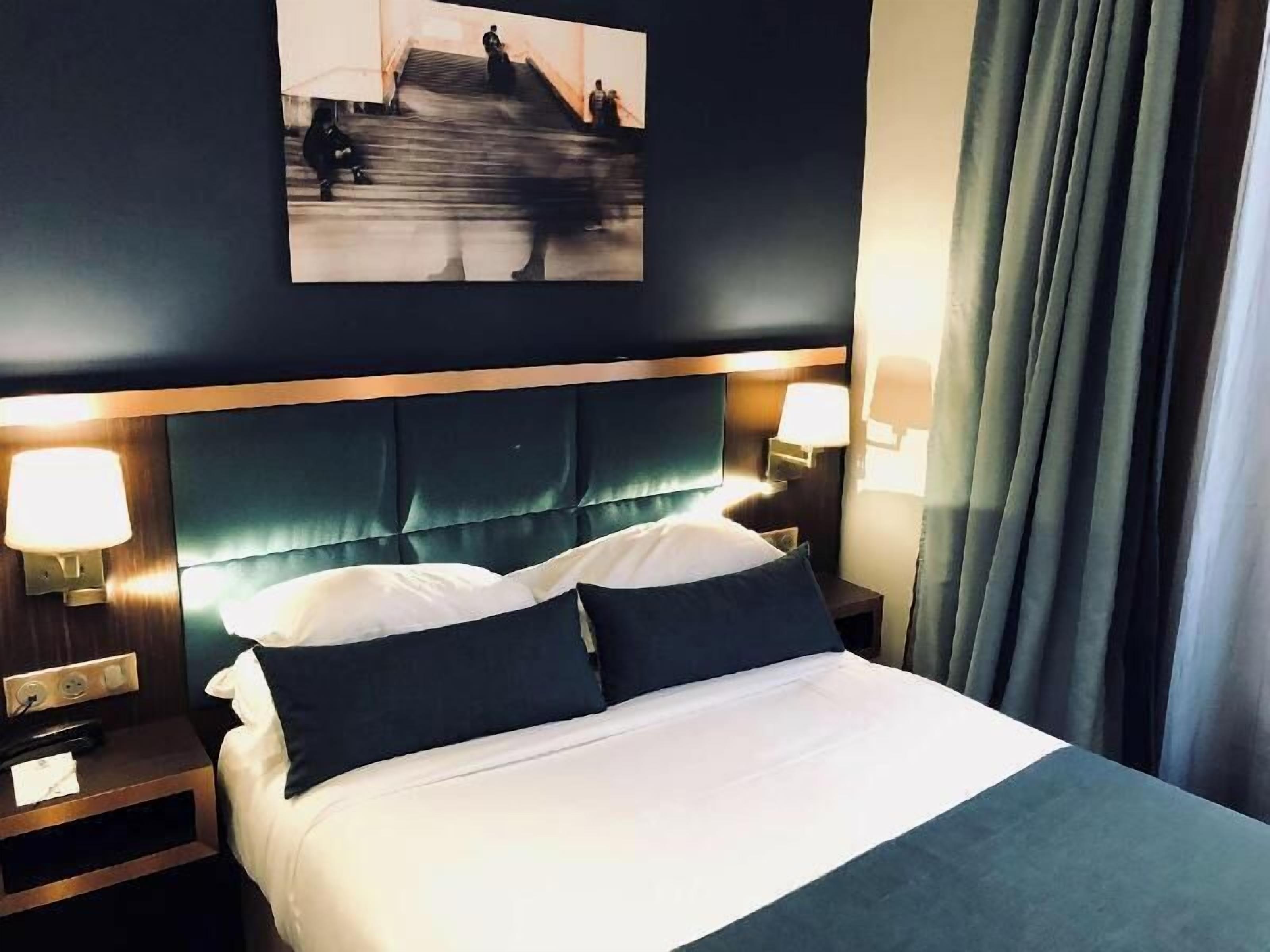 Ropa de cama de alta calidad y minibar 