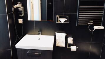 Family Room, 3 Twin Beds | Bathroom | Designer toiletries, hair dryer, towels, soap