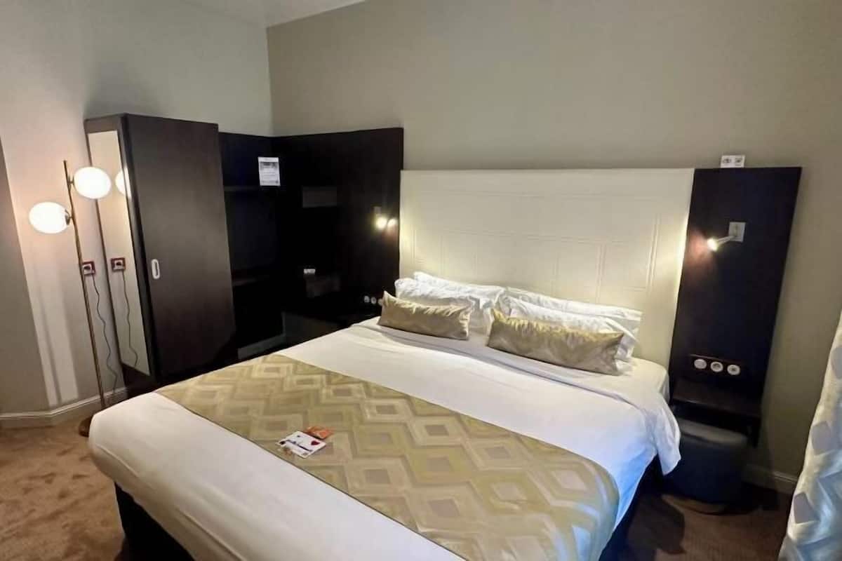 Premium bedding, minibar, in-room safe, individually furnished