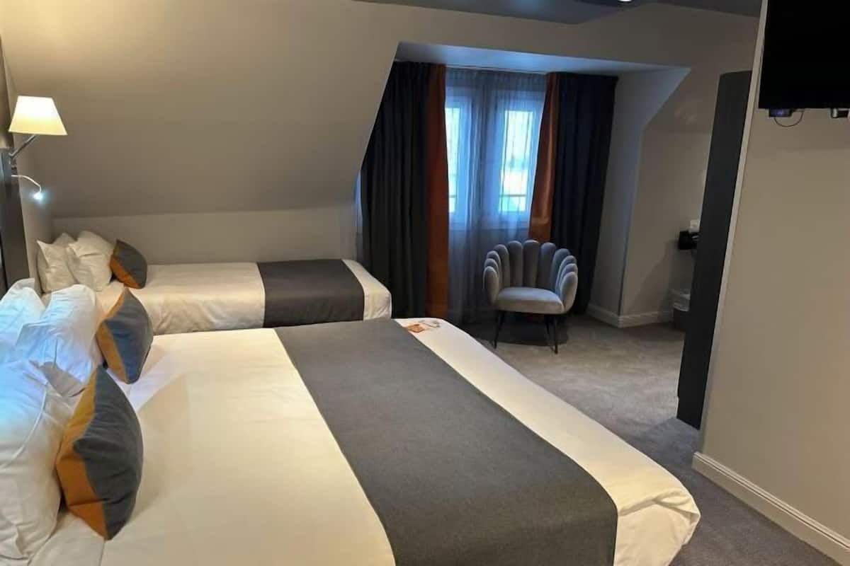 Hochwertige Bettwaren, Minibar, Zimmersafe, individuell eingerichtet