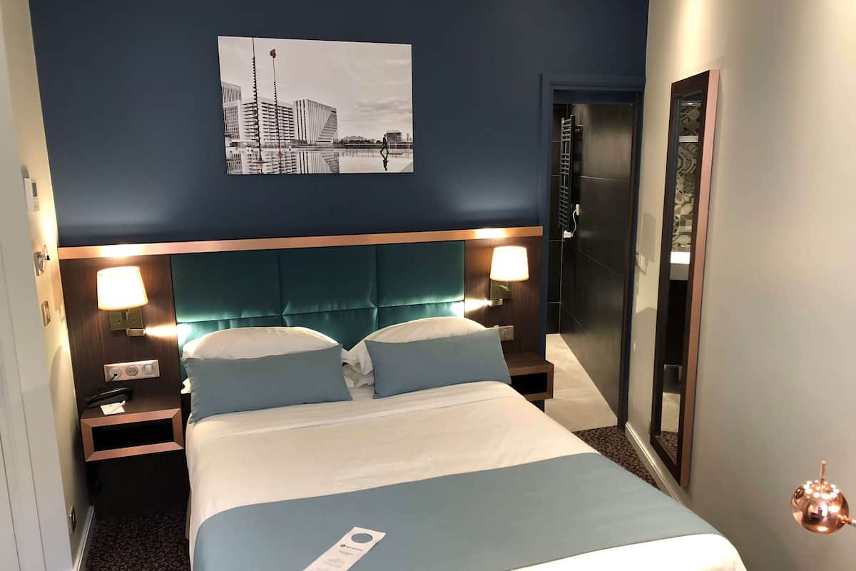 Classic-Zimmer, 1 Doppelbett | Hochwertige Bettwaren, Minibar, Zimmersafe, individuell eingerichtet
