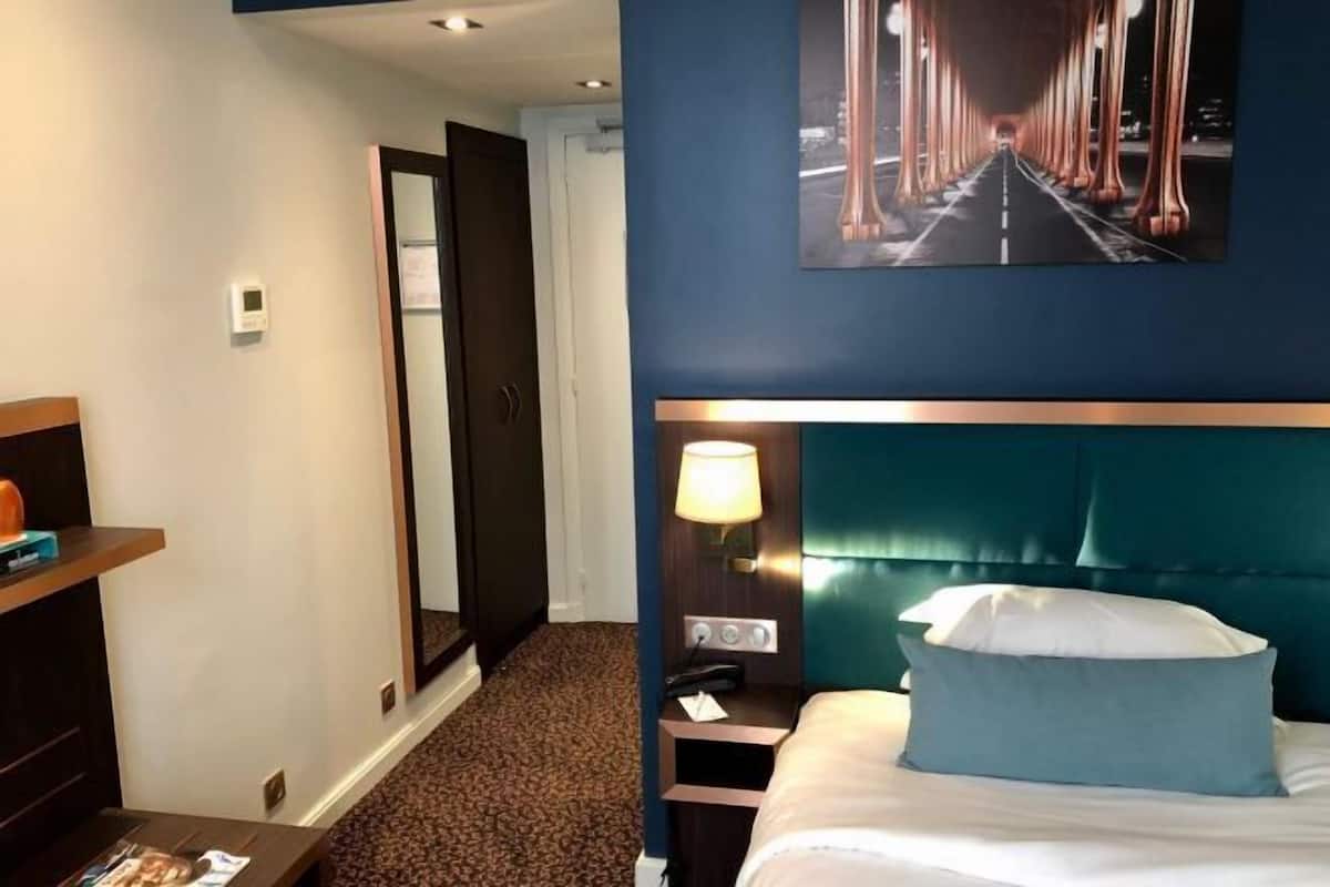 Hochwertige Bettwaren, Minibar, Zimmersafe, individuell eingerichtet