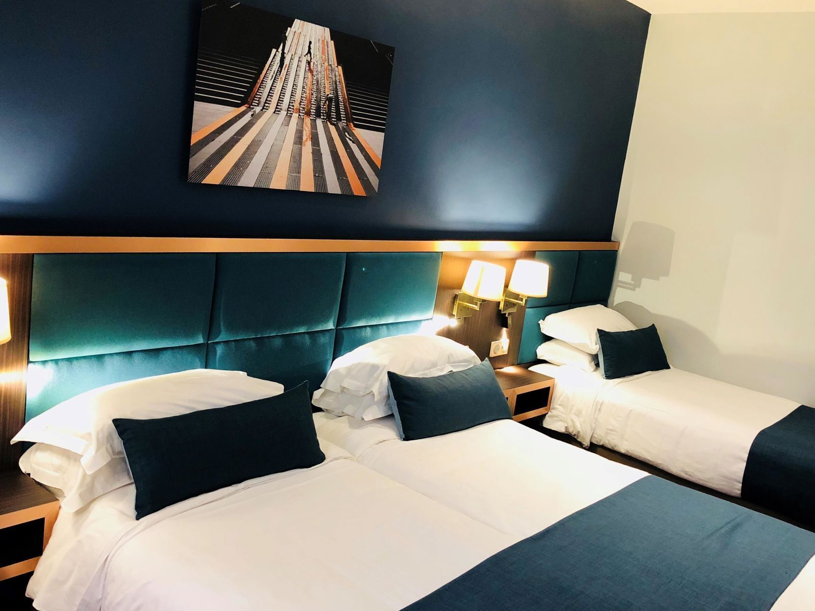 Ropa de cama de alta calidad y minibar 