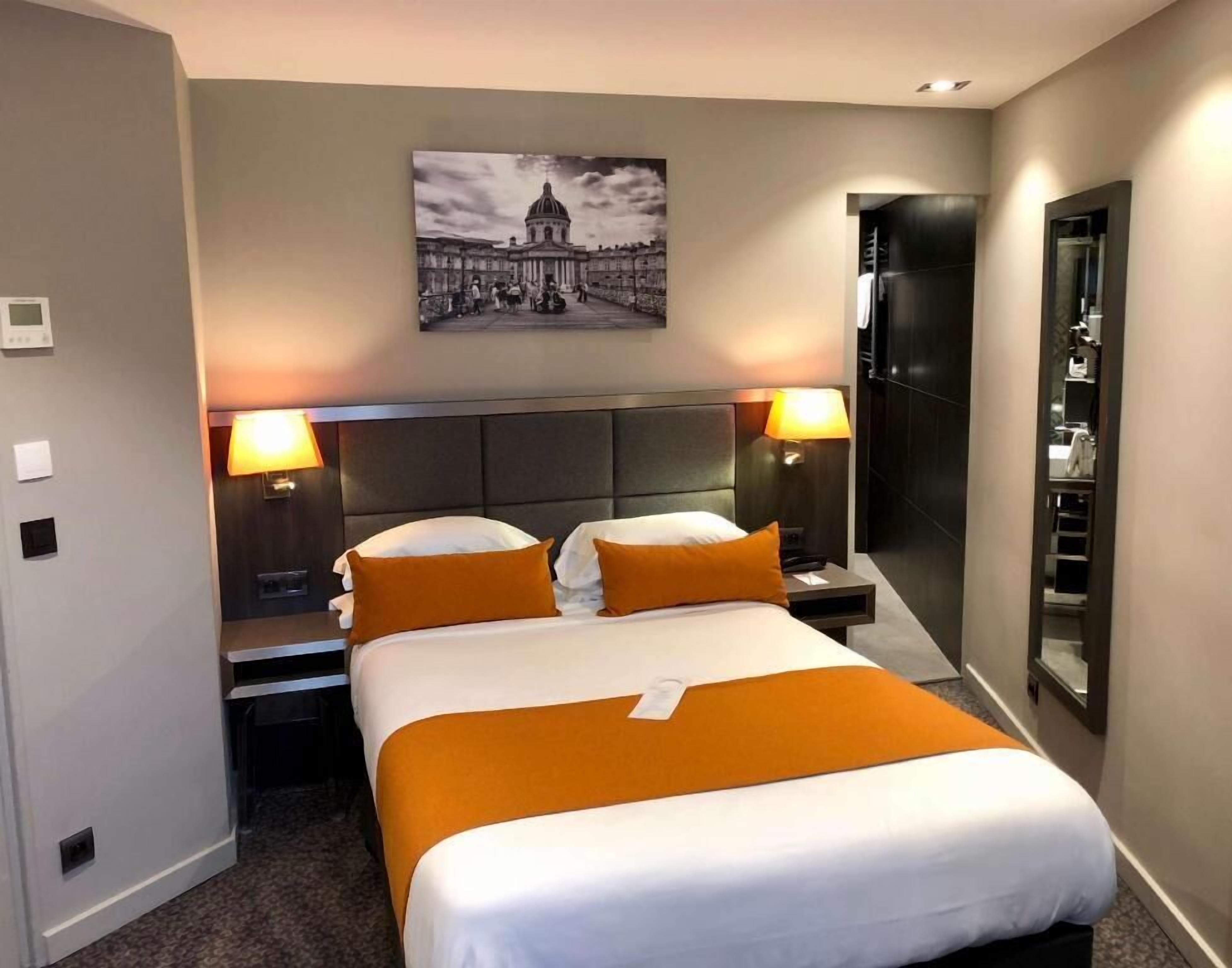 Ropa de cama de alta calidad y minibar 