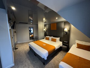 Suite Junior, 1 letto queen | Biancheria da letto di alta qualità, minibar, una cassaforte in camera